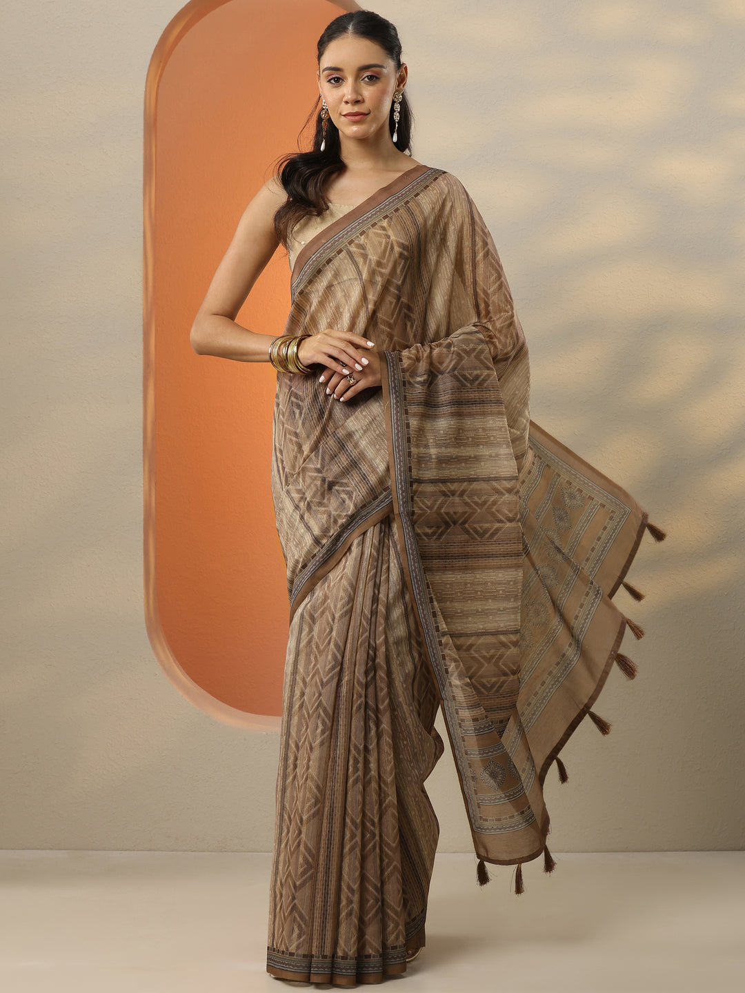 Beige Printed Silk Blend Saree With Unstitched Blouse Picece