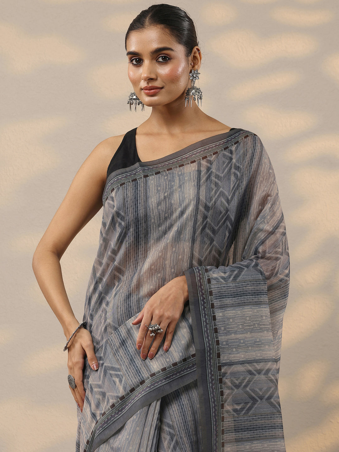 Grey Printed Silk Blend Saree With Unstitched Blouse Piece