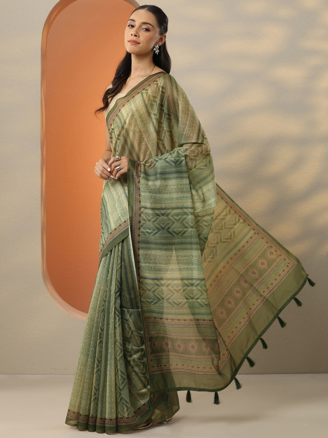 Green Printed Silk Blend Saree With Unstitched Blouse Piece