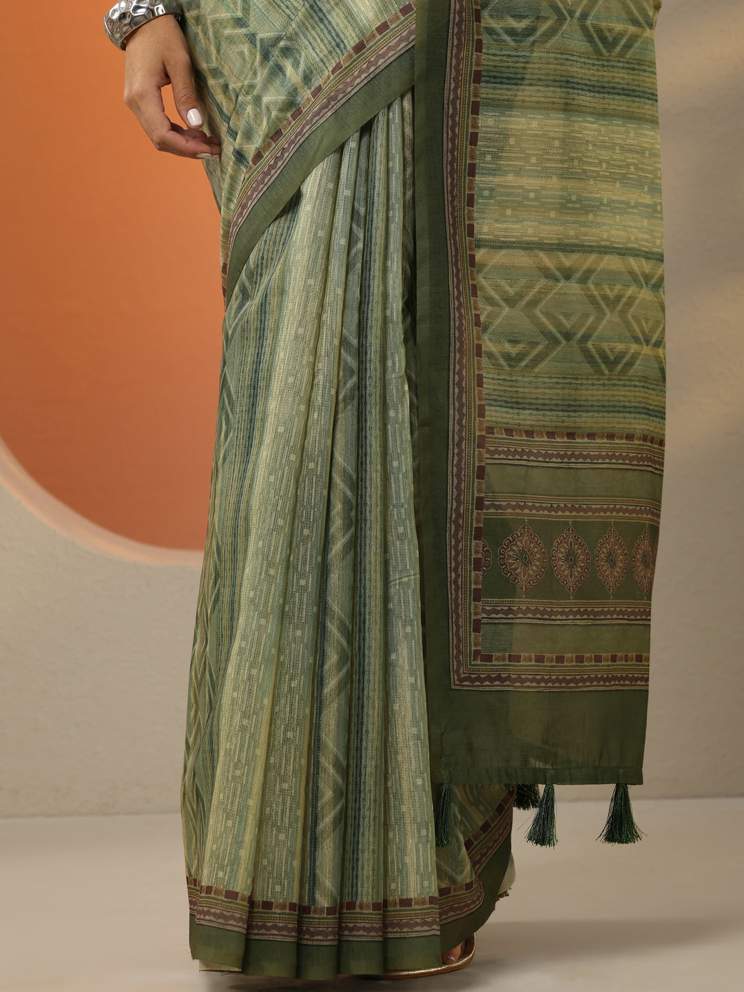 Green Printed Silk Blend Saree With Unstitched Blouse Piece