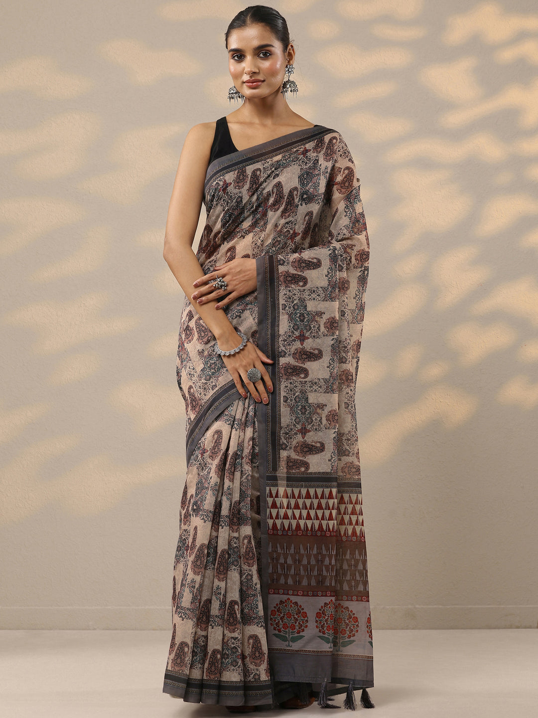 Black Printed Silk Blend Saree With Unstitched Blouse Piece