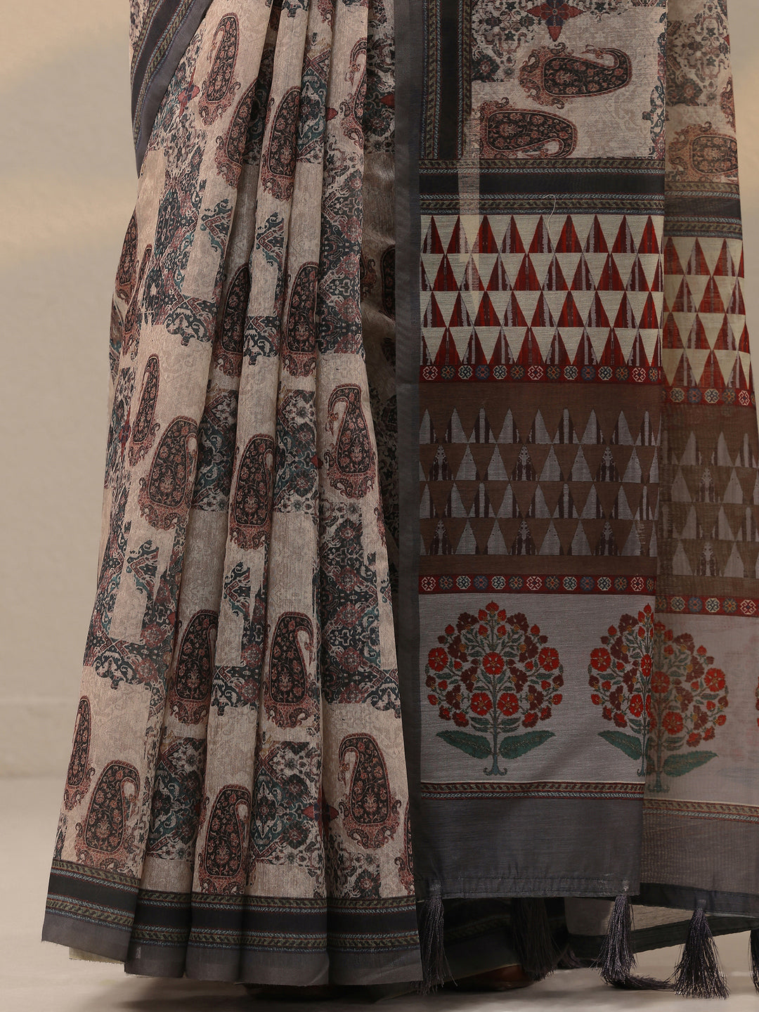 Black Printed Silk Blend Saree With Unstitched Blouse Piece