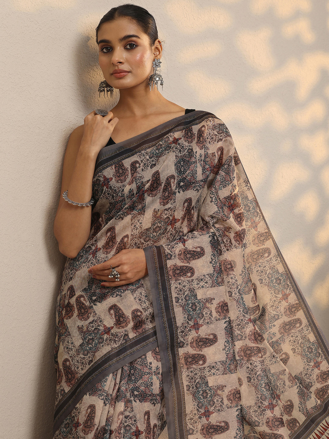 Black Printed Silk Blend Saree With Unstitched Blouse Piece
