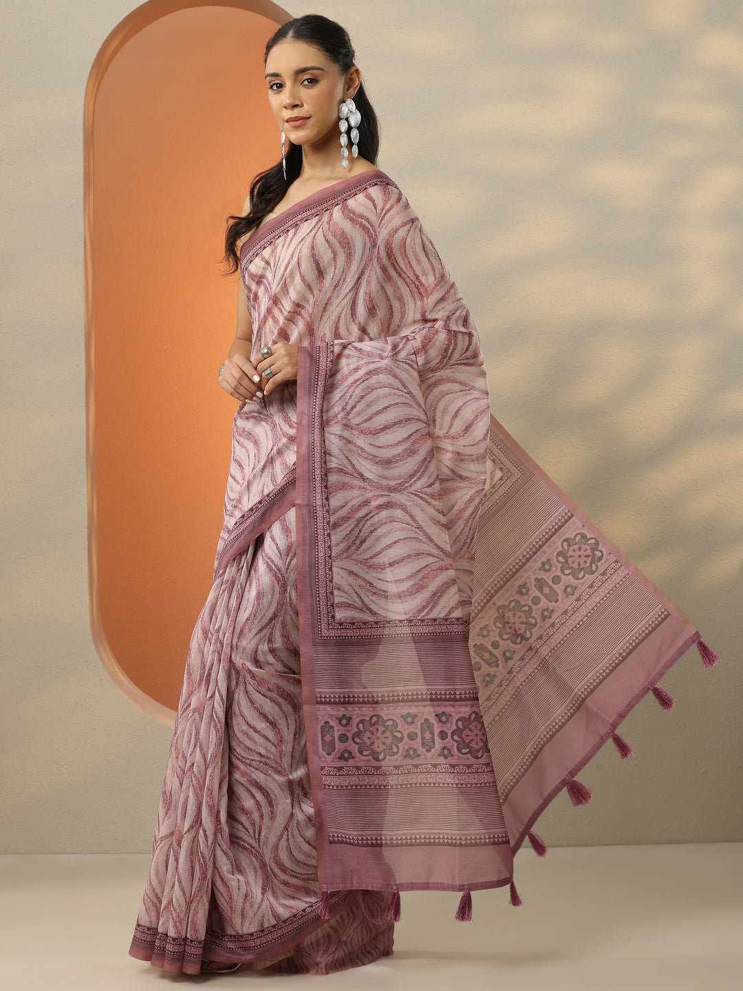 Peach Printed Silk Blend Saree With Unstitched Blouse Piece