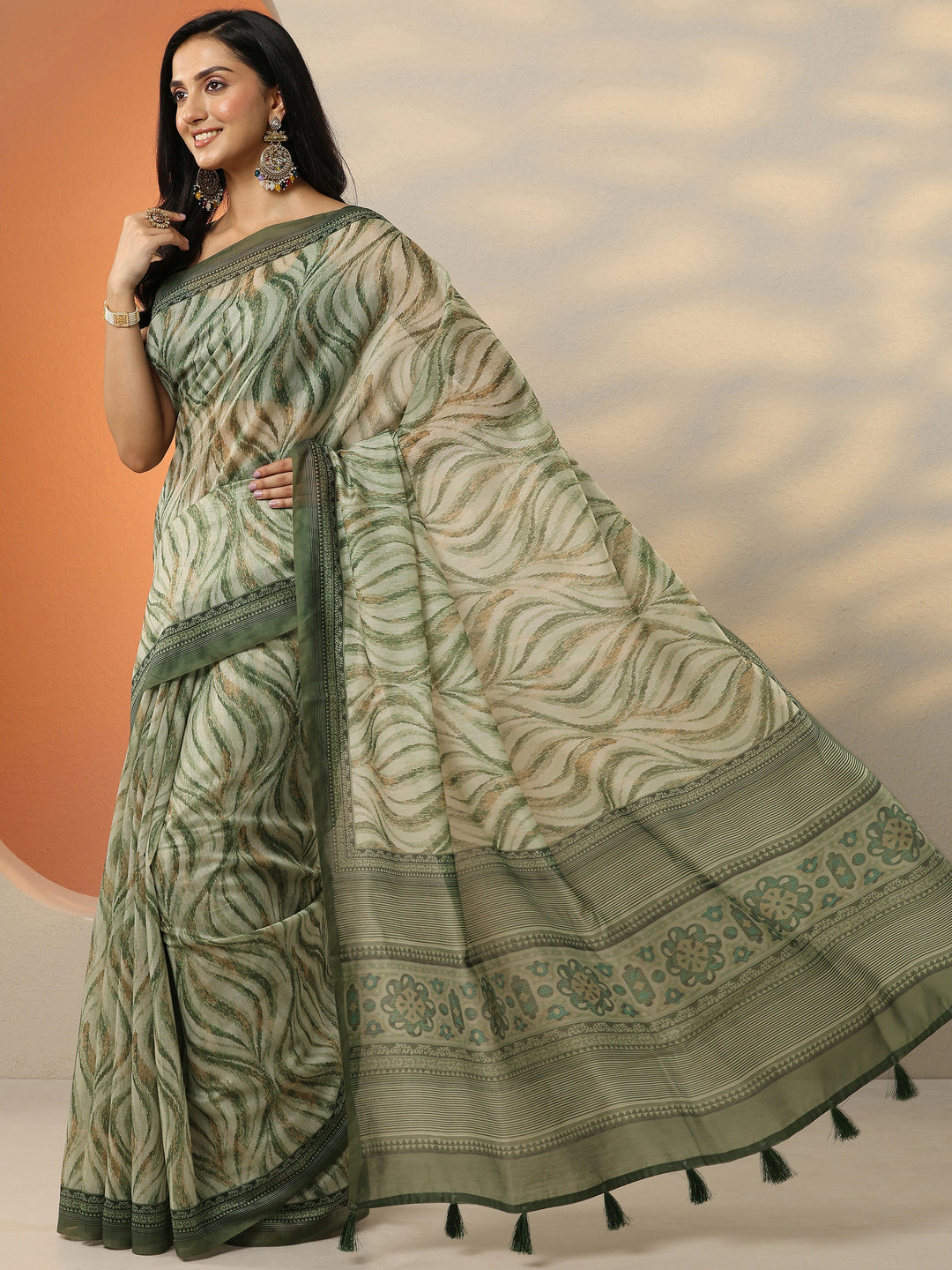 Green Printed Silk Blend Saree With Unstitched Blouse Piece