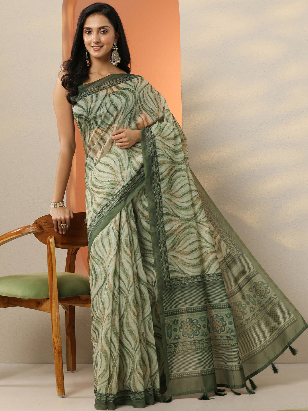 Green Printed Silk Blend Saree With Unstitched Blouse Piece