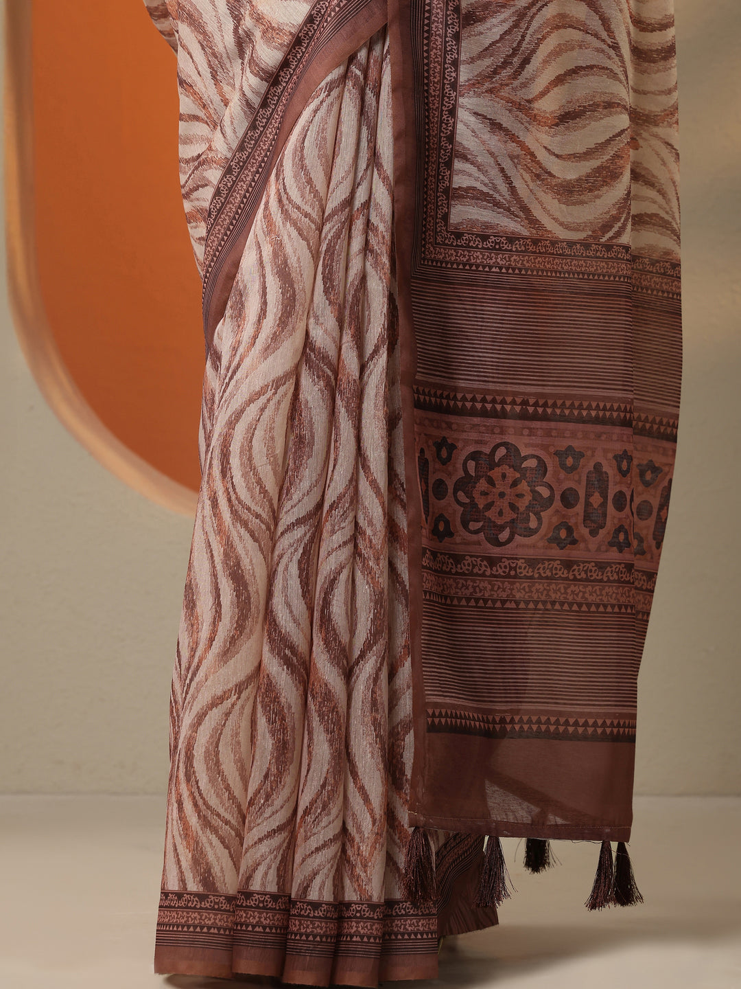Peach Printed Silk Blend Saree With Unstitched Blouse Piece