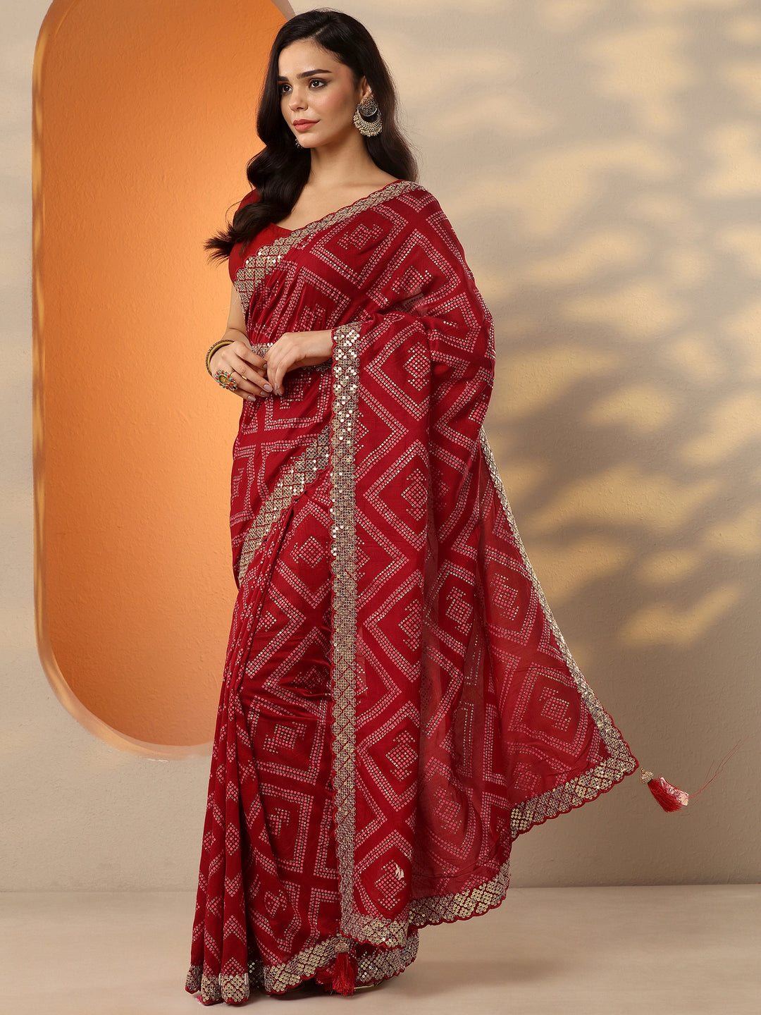 Red Bandhani Printed Silk Blend Saree With Unstitched Blouse Piece