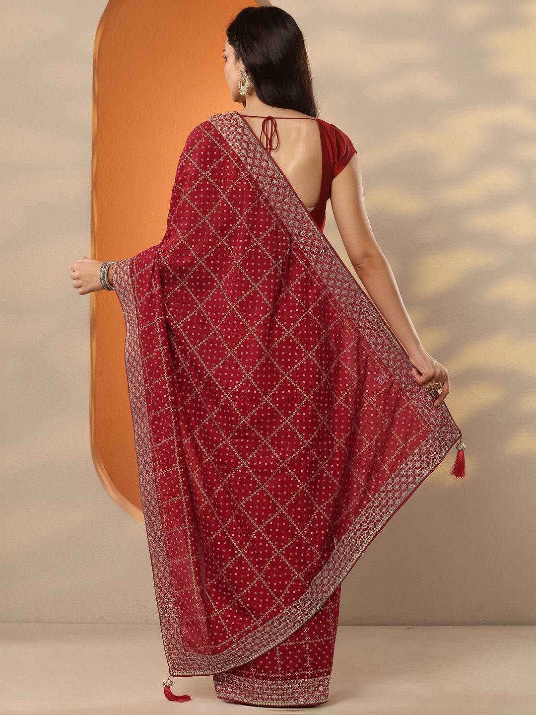 Red Bandhani Printed Silk Blend Saree With Unstitched Blouse Piece