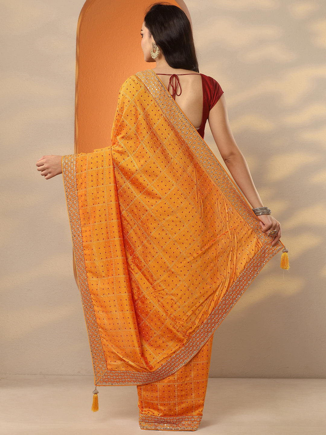 Mustard Bandhani Printed Silk Blend Saree With Unstitched Blouse Piece
