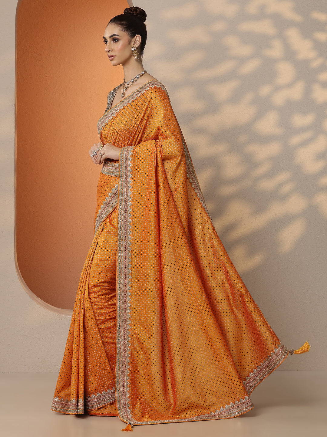 Mustard Printed Silk Blend Saree With Unstitched Blouse Piece