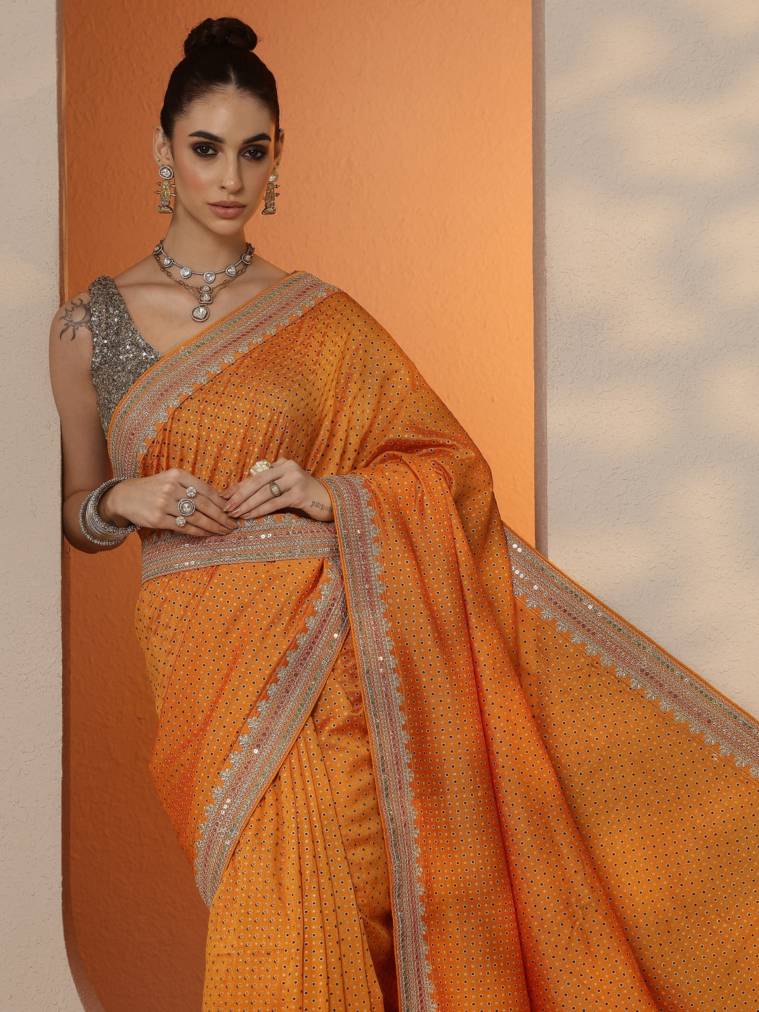 Mustard Printed Silk Blend Saree With Unstitched Blouse Piece