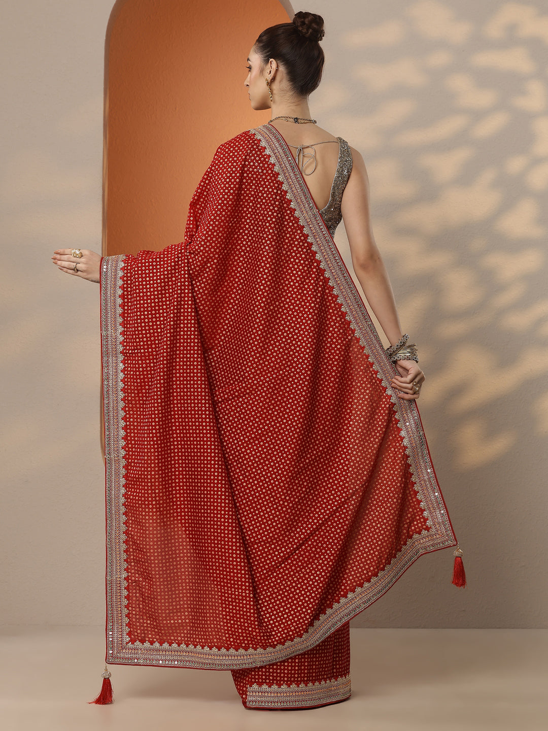 Red Printed Silk Blend Saree With Unstitched Blouse Piece