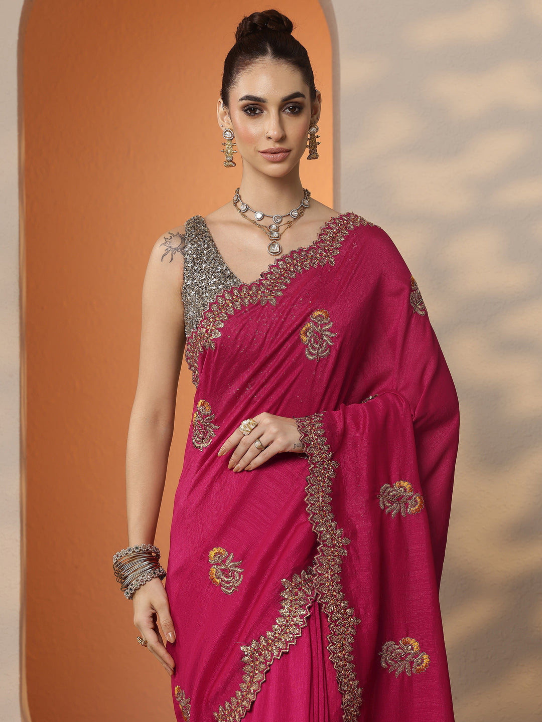 Pink Embellished Silk Blend Saree With Unstitched Blouse Piece