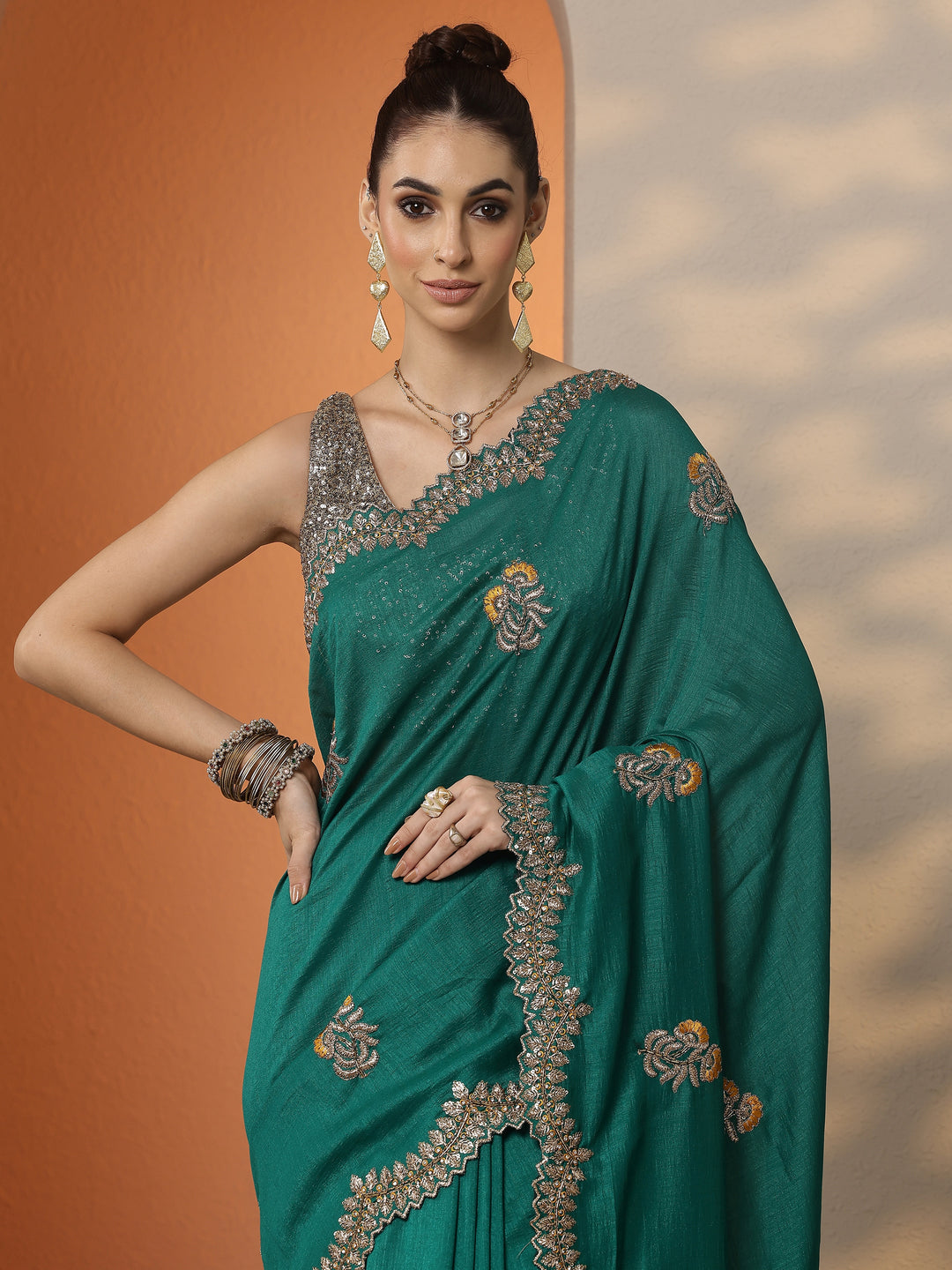 Green Embellished Silk Blend Saree With Unstitched Blouse Piece