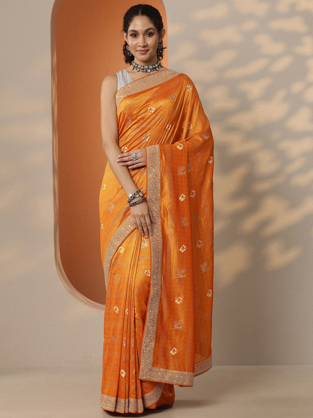 Orange Printed Silk Blend Saree With Unstitched Blouse Piece
