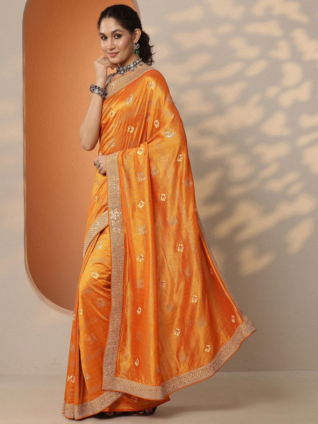 Orange Printed Silk Blend Saree With Unstitched Blouse Piece