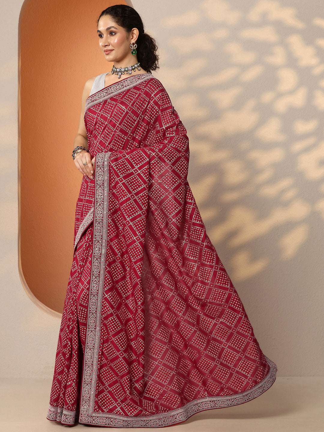 Red Bandhani Printed Silk Blend Saree With Unstitched Blouse Piece