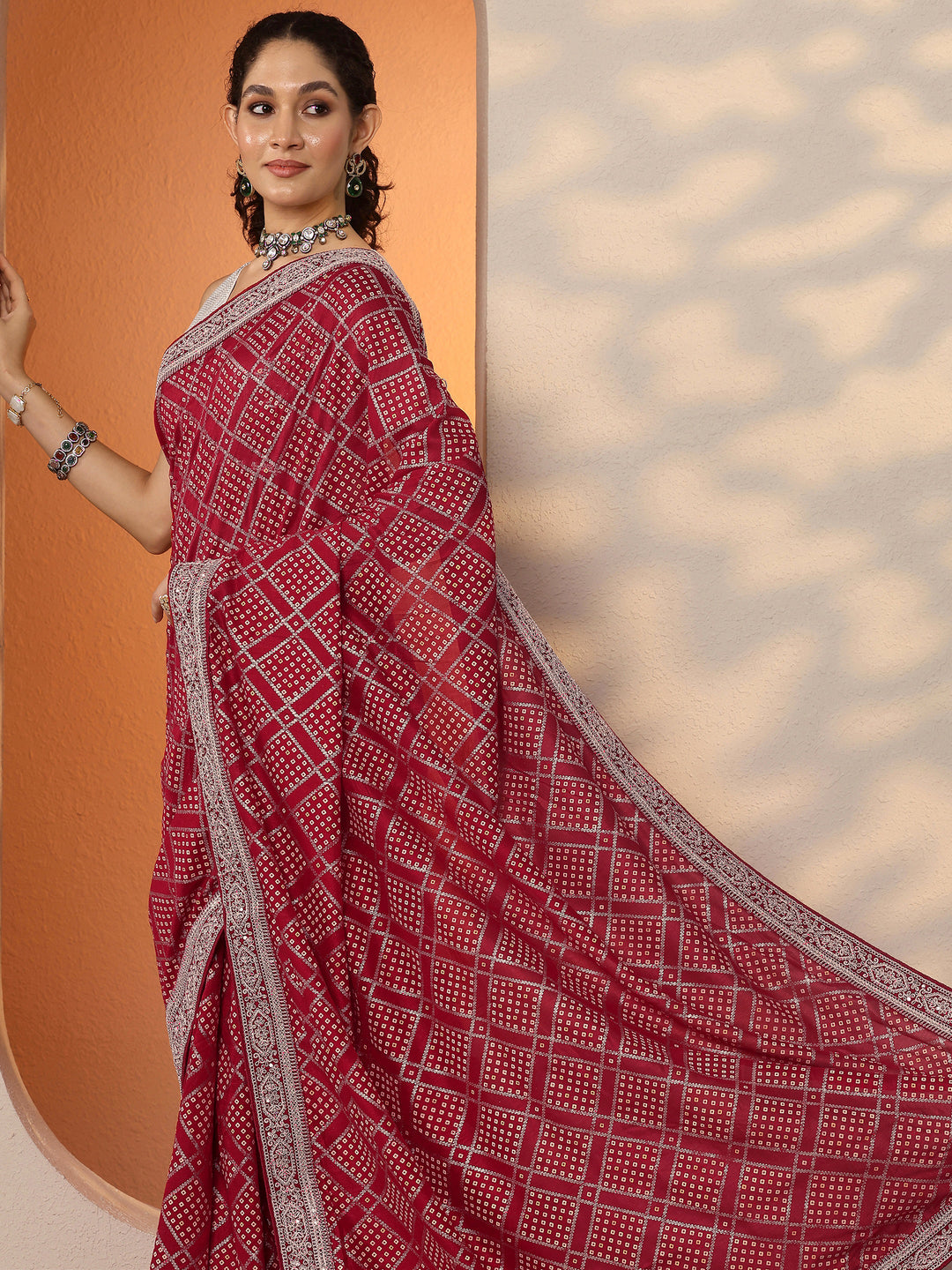 Red Bandhani Printed Silk Blend Saree With Unstitched Blouse Piece