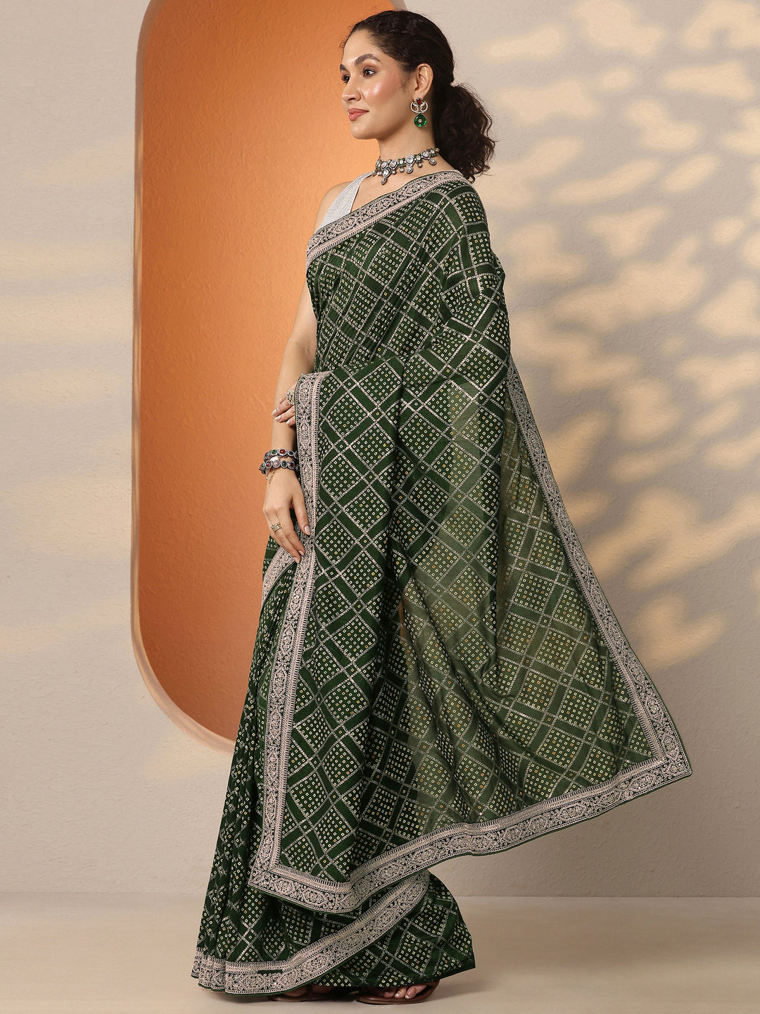 Green Bandhani Printed Silk Blend Saree With Unstitched Blouse Piece