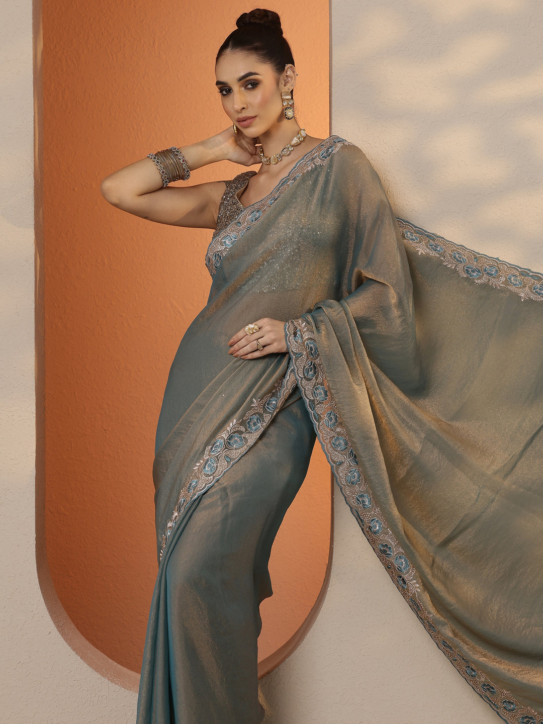 Green Solid Organza Saree With Unstitched Blouse Piece