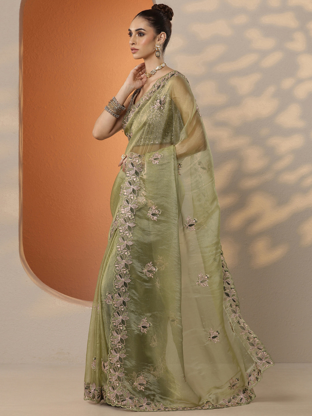 Green Embroidered Organza Saree With Unstitched Blouse Piece