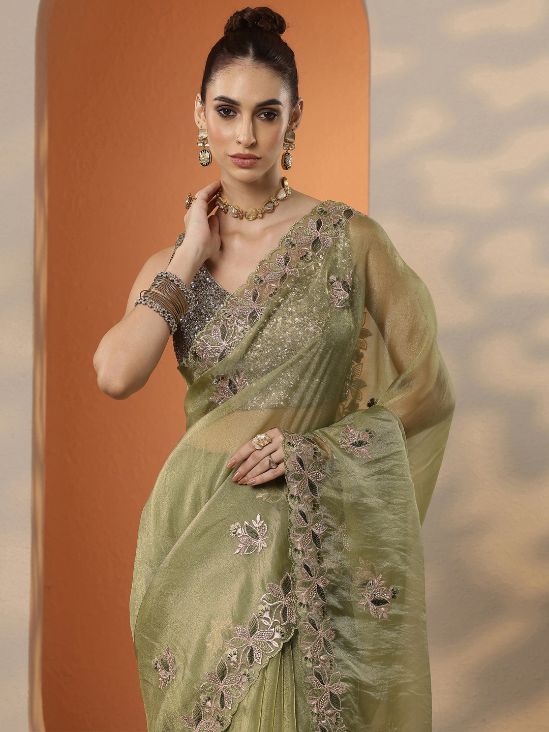 Green Embroidered Organza Saree With Unstitched Blouse Piece