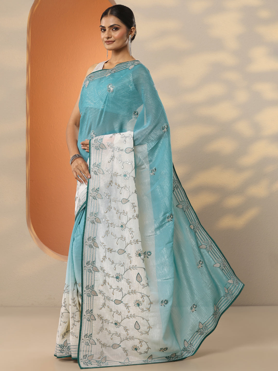 Blue Embellished Organza Saree With Unstitched Blouse Piece