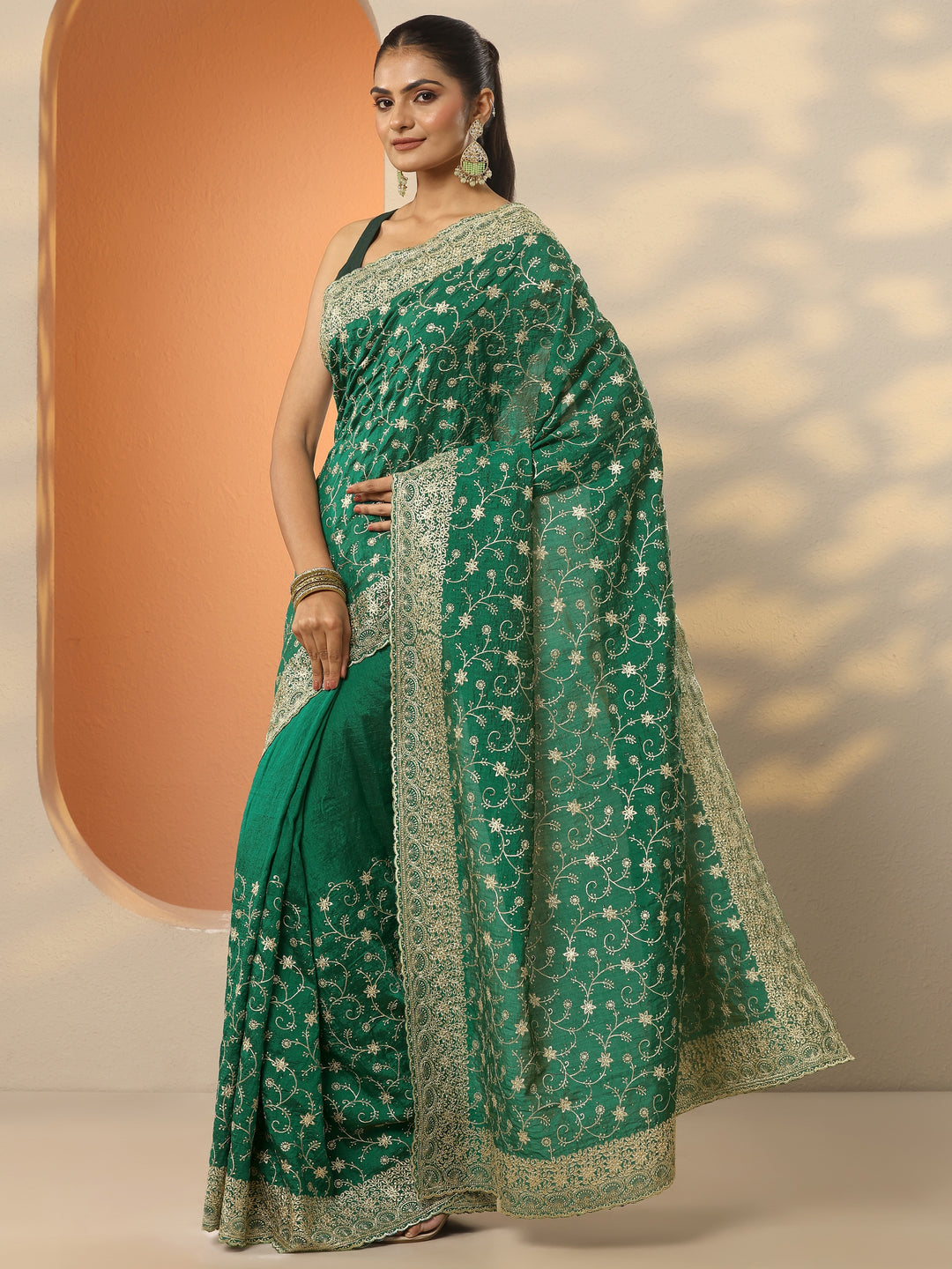 Green Embellished Silk Blend Saree With Unstitched Blouse Piece