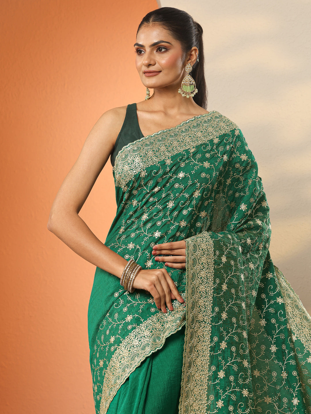 Green Embellished Silk Blend Saree With Unstitched Blouse Piece