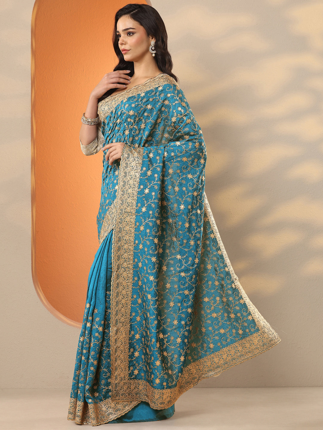 Blue Embellished Silk Blend Saree With Unstitched Blouse Piece