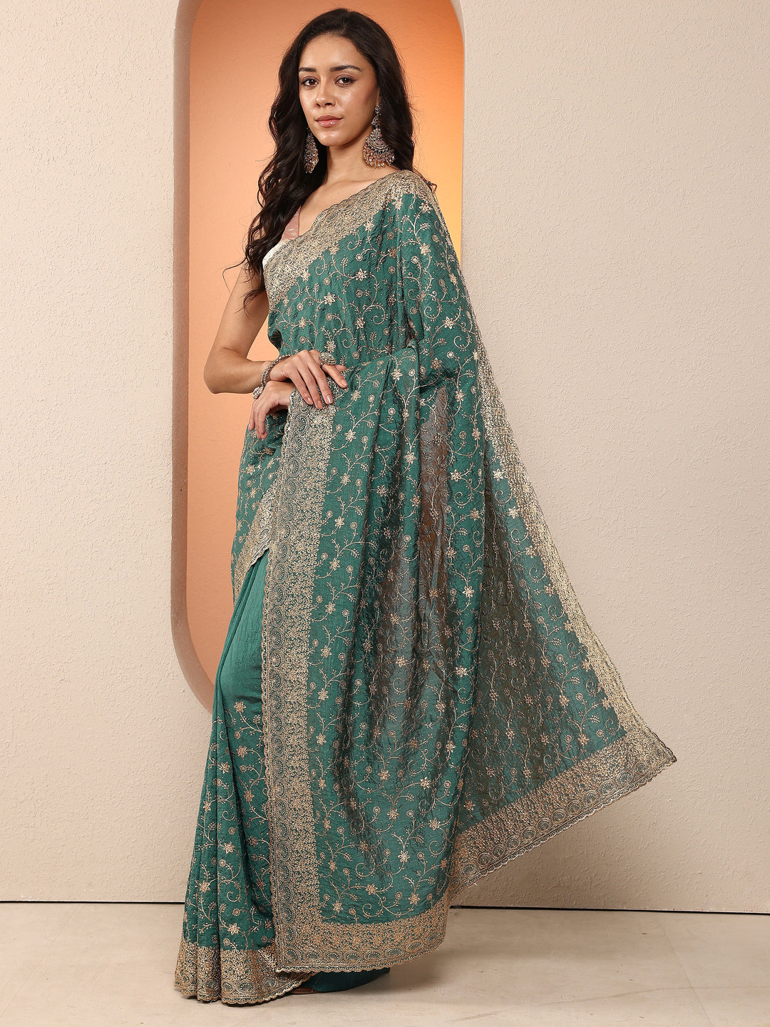 Green Embellished Silk Blend Saree With Unstitched Blouse Piece