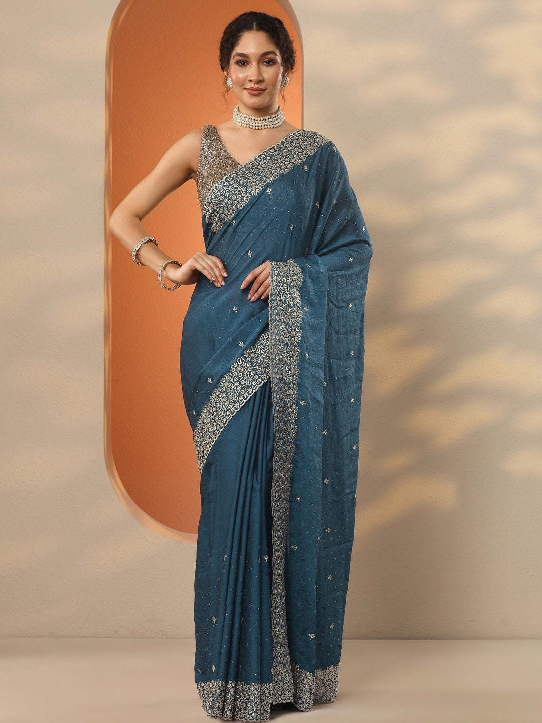 Blue Embellished Silk Blend Saree With Unstitched Blouse Piece