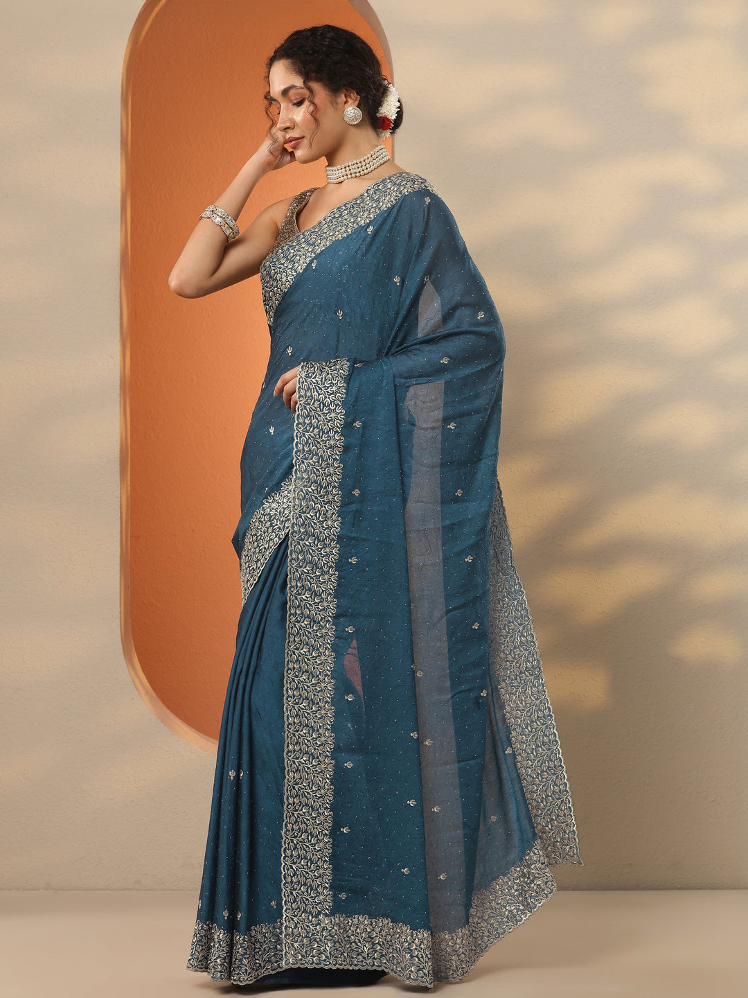 Blue Embellished Silk Blend Saree With Unstitched Blouse Piece