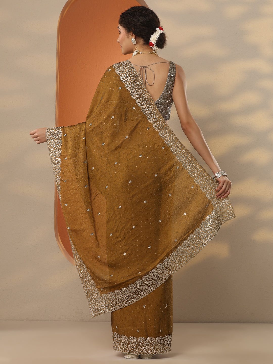 Mustard Embellished Silk Blend Saree With Unstitched Blouse Piece