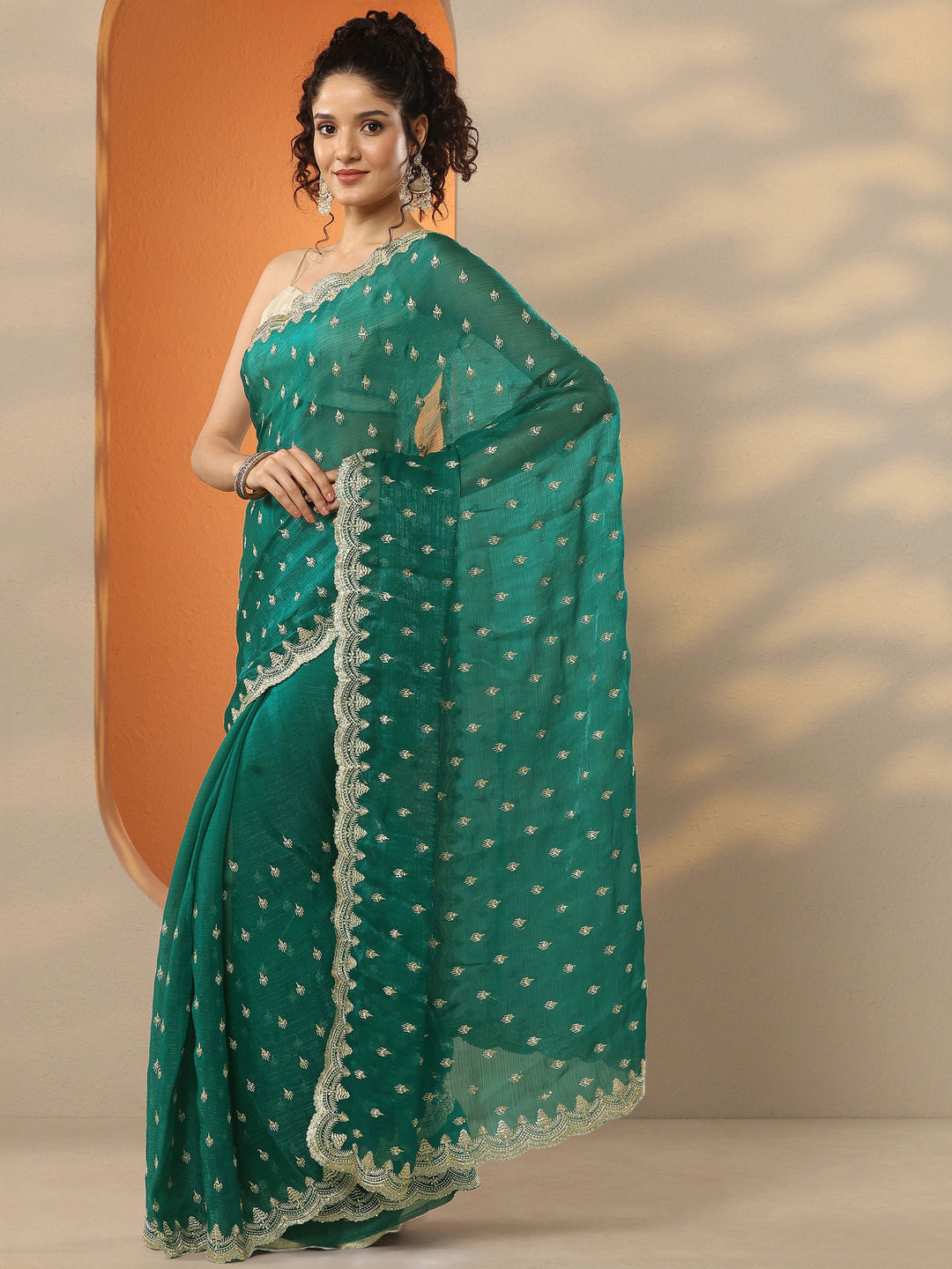 Green Embroidered Organza Saree With Unstitched Blouse Piece