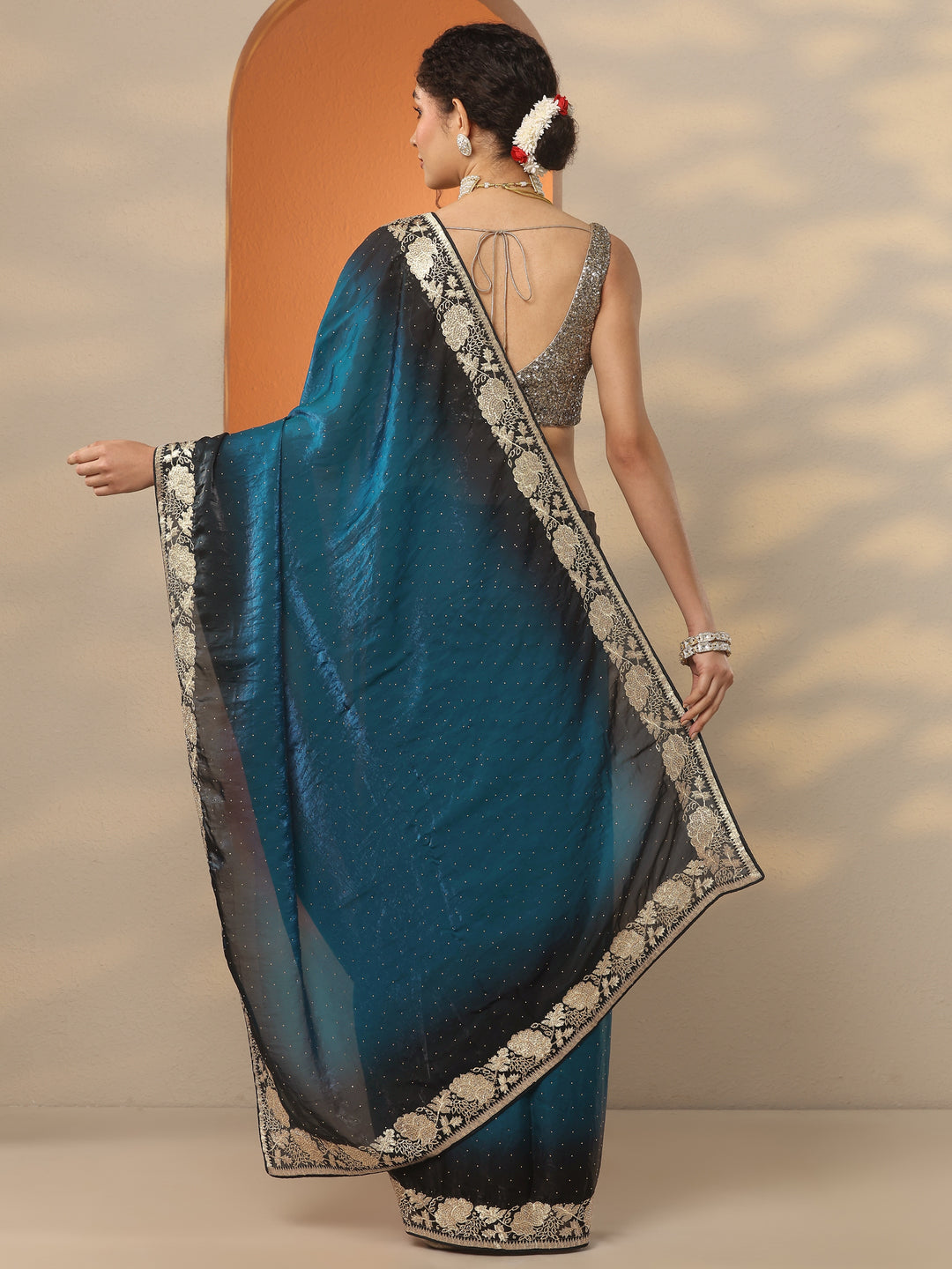 Blue Embellished Organza Saree With Unstitched Blouse Piece