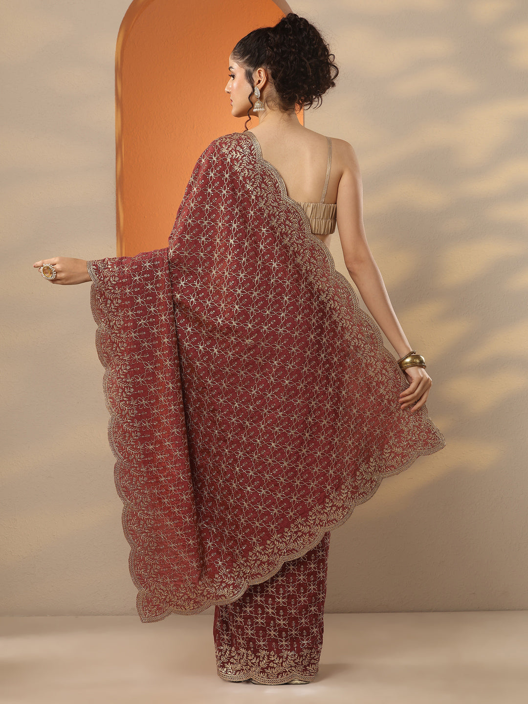 Rust Embellished Silk Blend Saree With Unstitched Blouse Piece