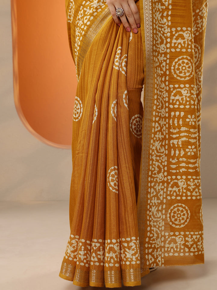 Mustard Printed Silk Blend Saree With Unstitched Blouse Piece