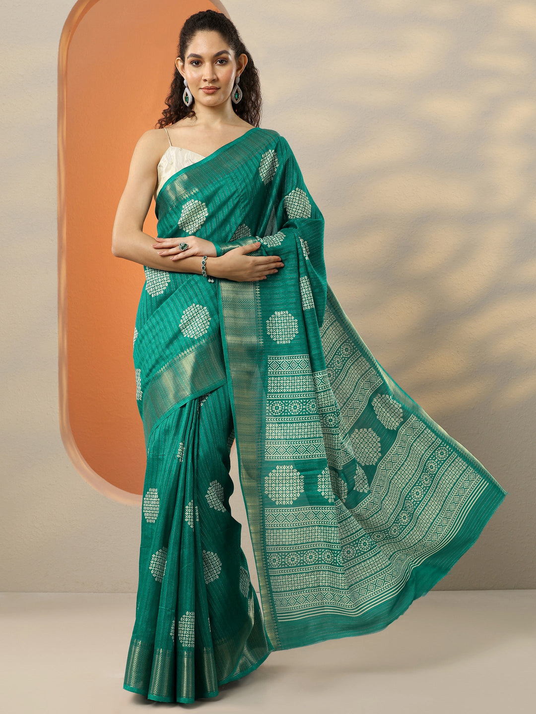 Green Printed Silk Blend Saree With Unstitched Blouse Picece