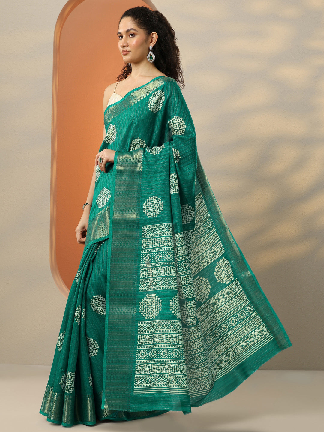 Green Printed Silk Blend Saree With Unstitched Blouse Picece