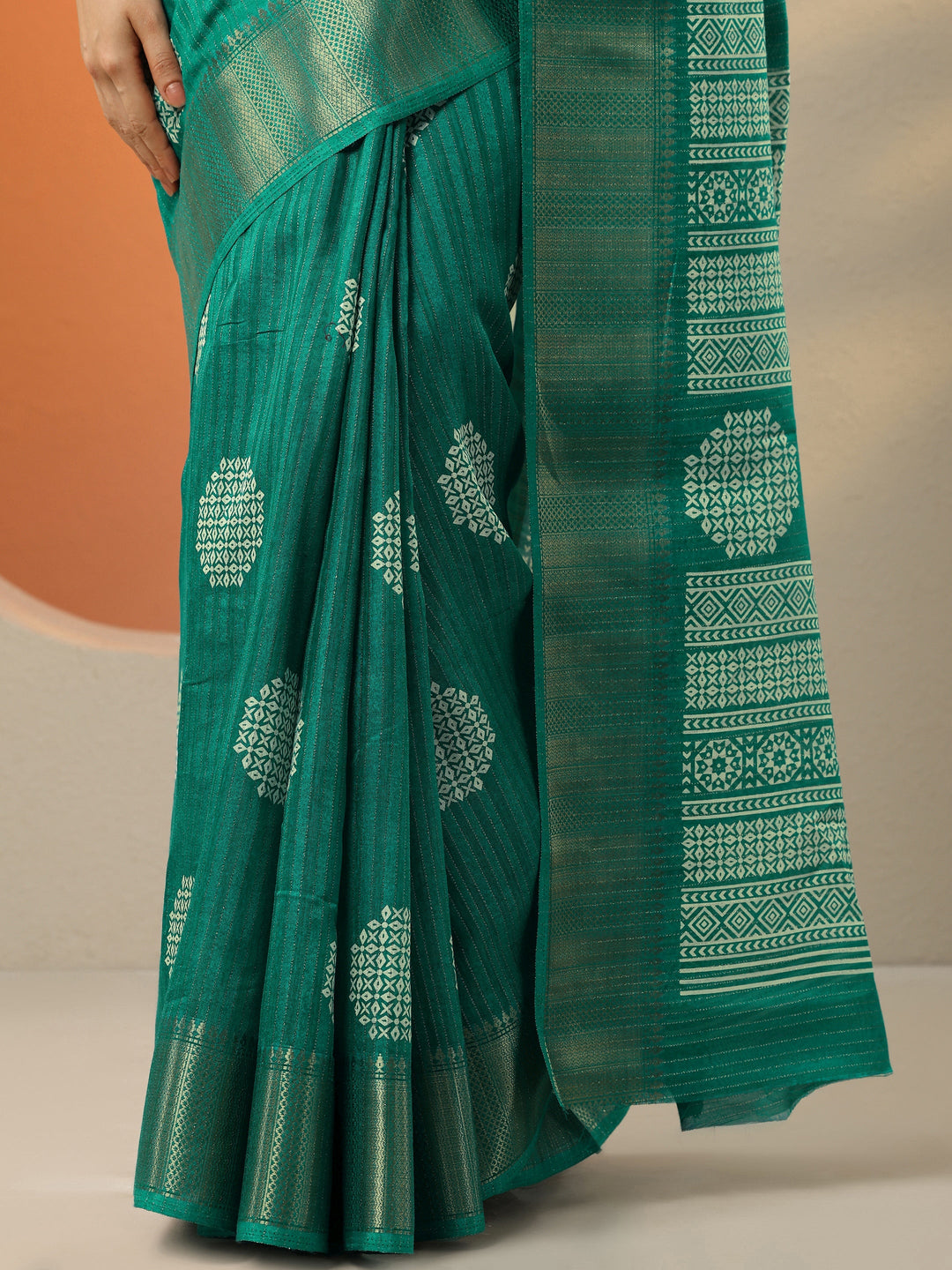 Green Printed Silk Blend Saree With Unstitched Blouse Picece