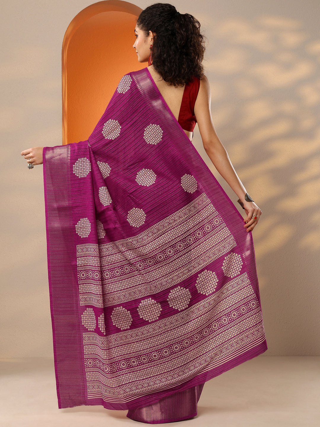 Magenta Printed Silk Blend Saree With Unstitched Blouse Picece
