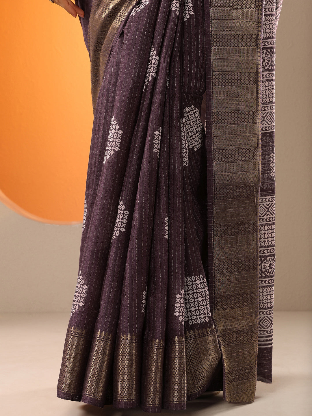 Purple Printed Silk Blend Saree With Unstitched Blouse Picece