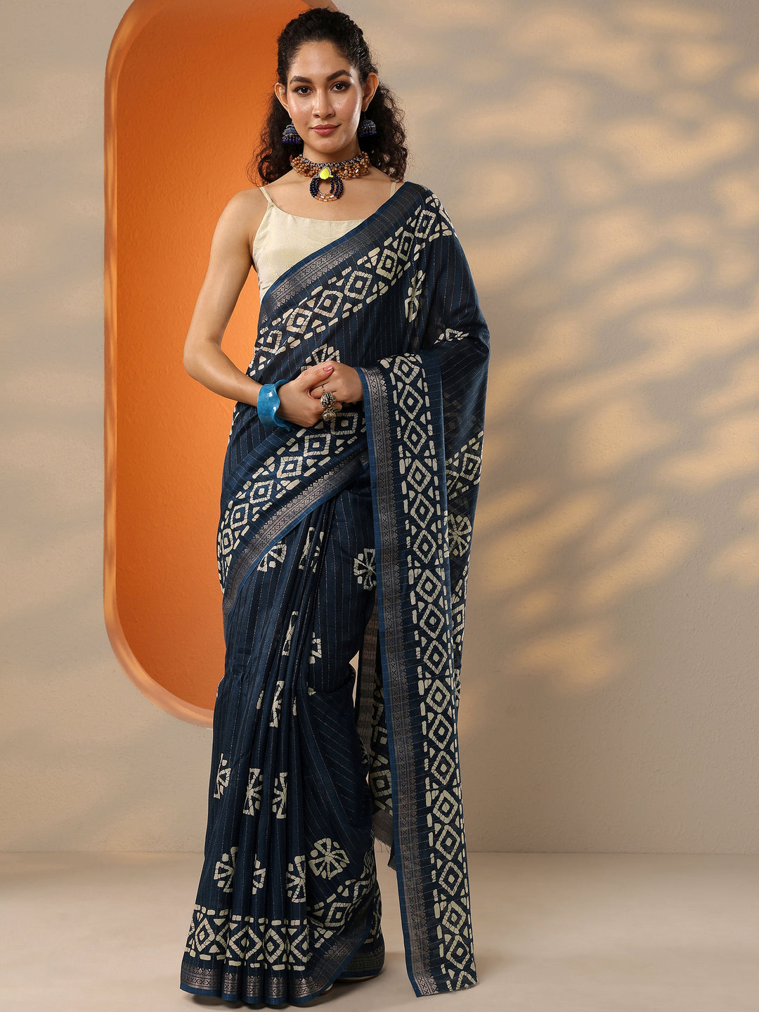 Navy Blue Printed Silk Blend Saree With Unstitched Blouse Piece