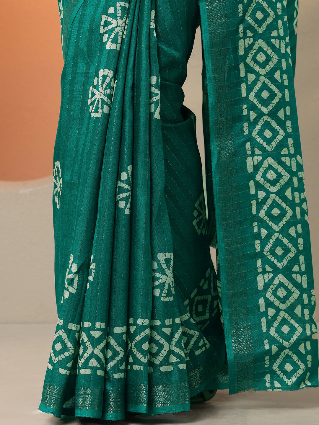 Green Printed Silk Blend Saree With Unstitched Blouse Piece