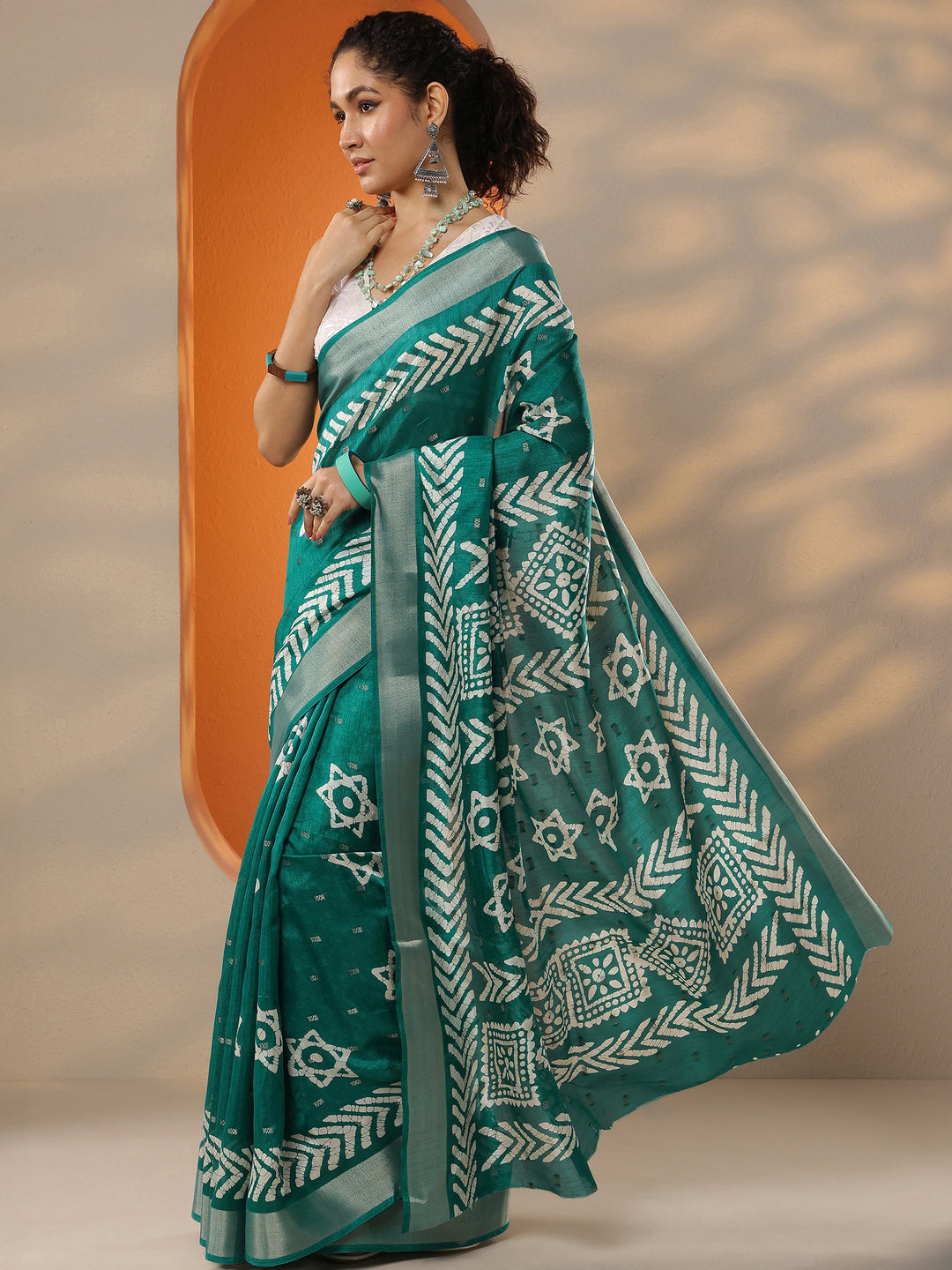 Green Printed Silk Blend Saree With Unstitched Blouse Picece