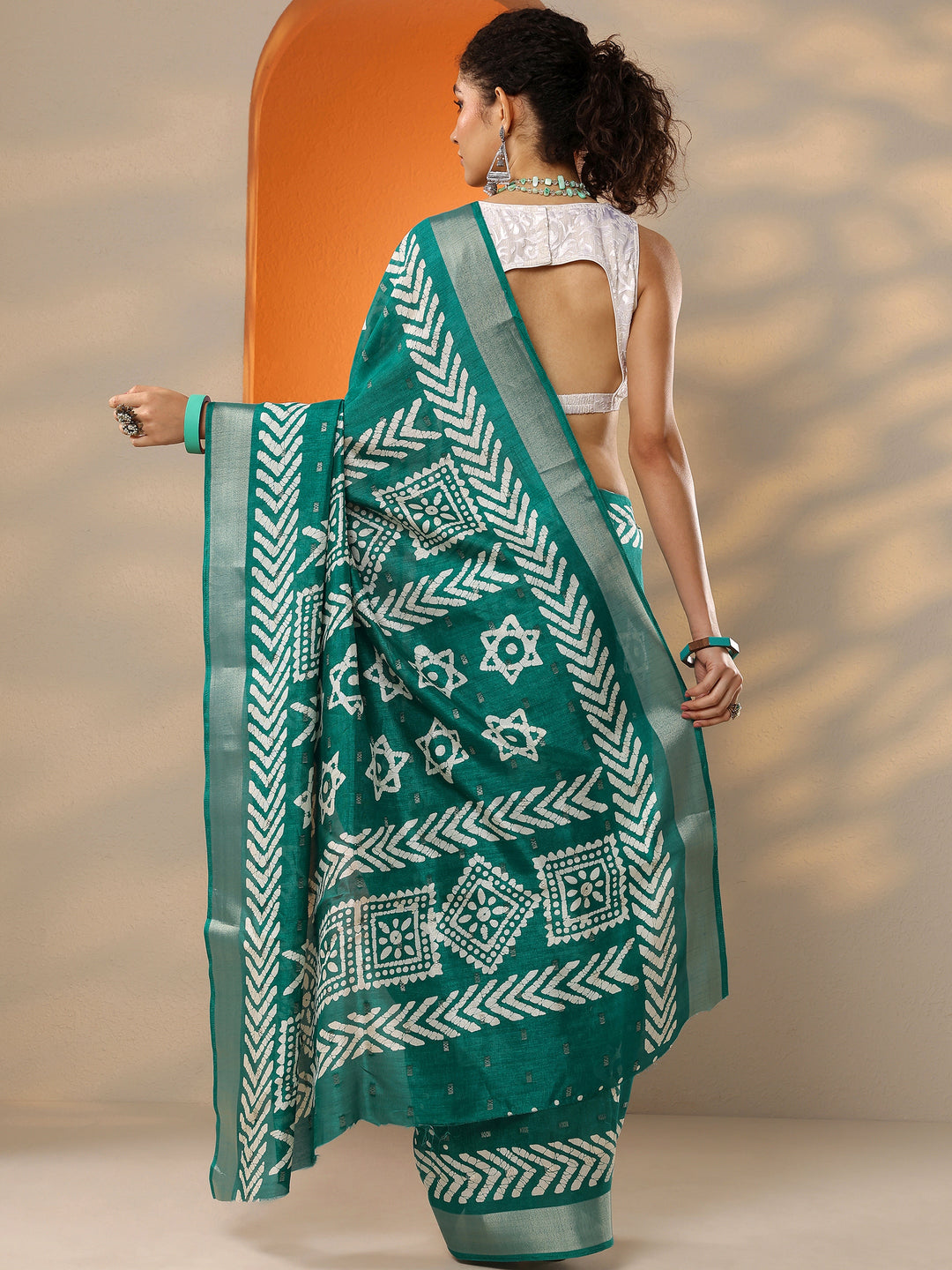 Green Printed Silk Blend Saree With Unstitched Blouse Picece