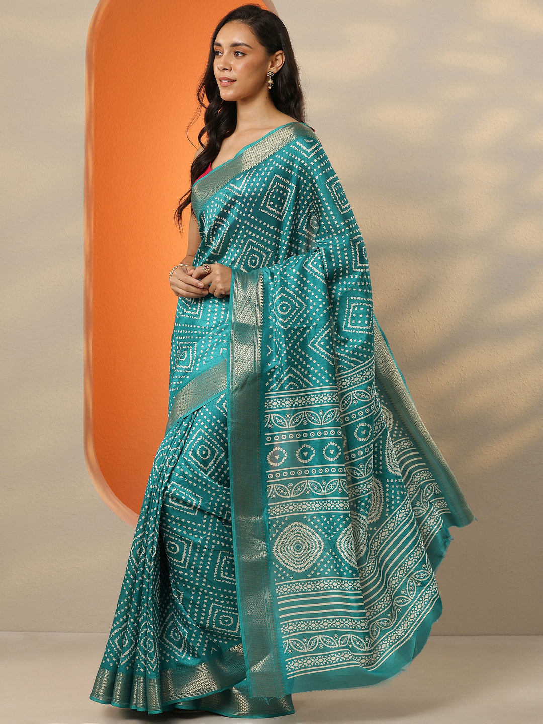Green Printed Silk Blend Saree With Unstitched Blouse Piece