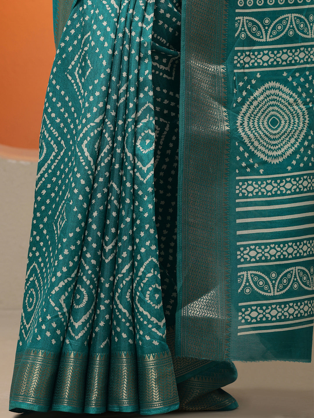 Green Printed Silk Blend Saree With Unstitched Blouse Piece